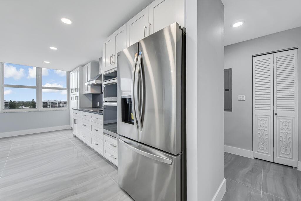 2751 S Ocean Drive 1008 photo 24