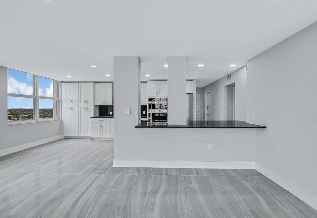 2751 S Ocean Drive 1008 photo 18