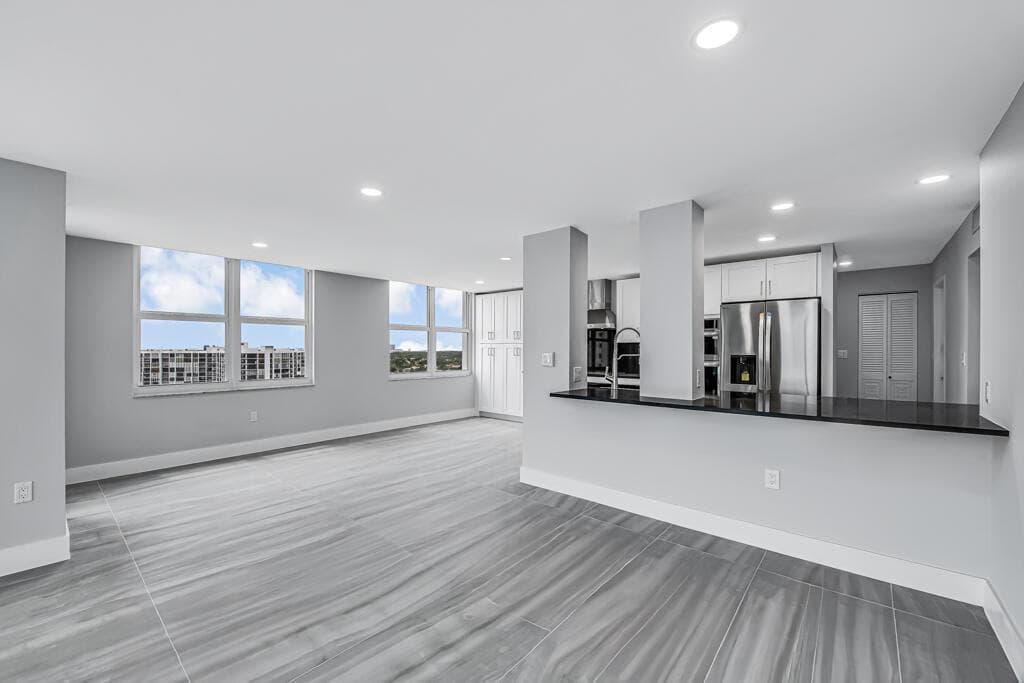 2751 S Ocean Drive 1008 photo 15