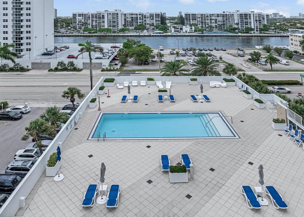 2751 S Ocean Drive 1008 photo 4