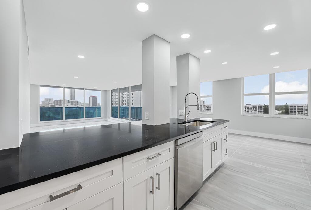 2751 S Ocean Drive 1008 photo 25