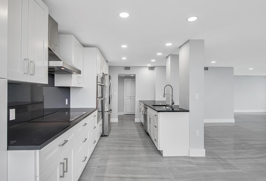 2751 S Ocean Drive 1008 photo 21