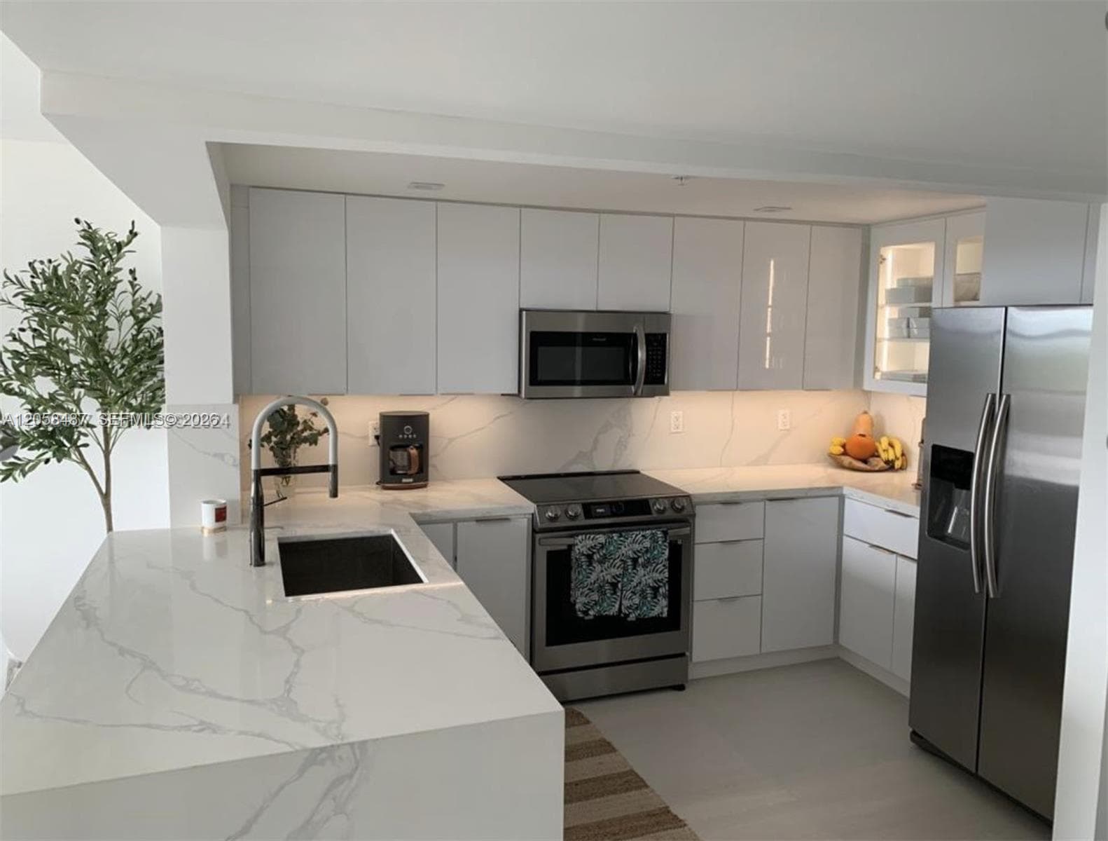 2555 Collins Ave 1906 photo 1
