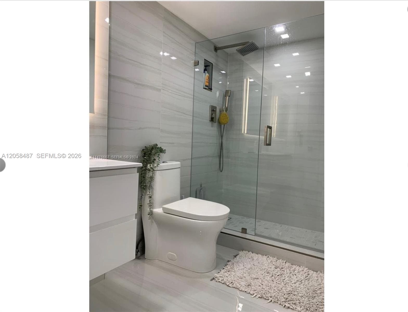 2555 Collins Ave 1906 photo 5