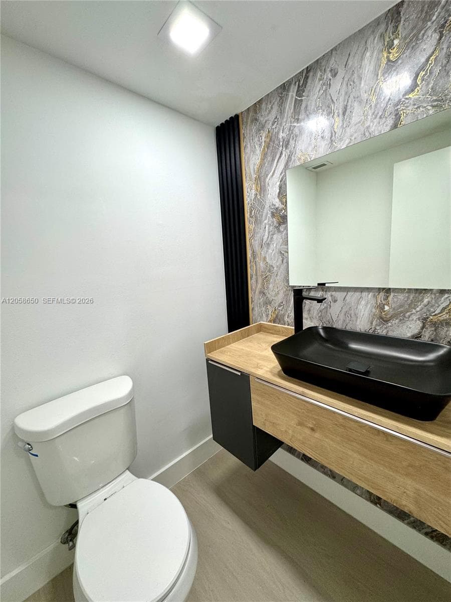 300 Bayview Dr 1201 photo 6