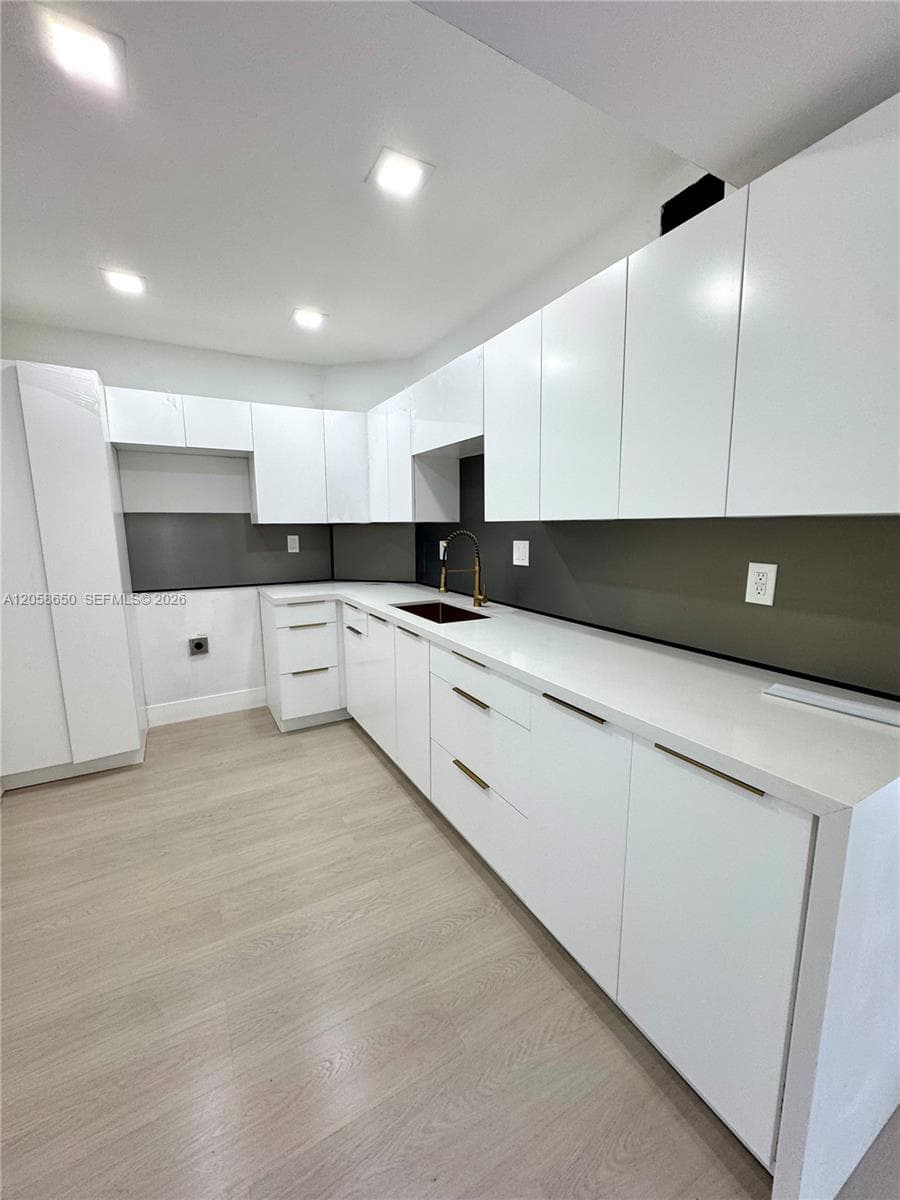 300 Bayview Dr 1201 photo 3