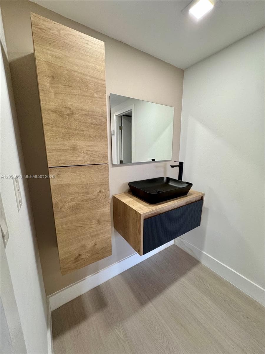 300 Bayview Dr 1201 photo 9