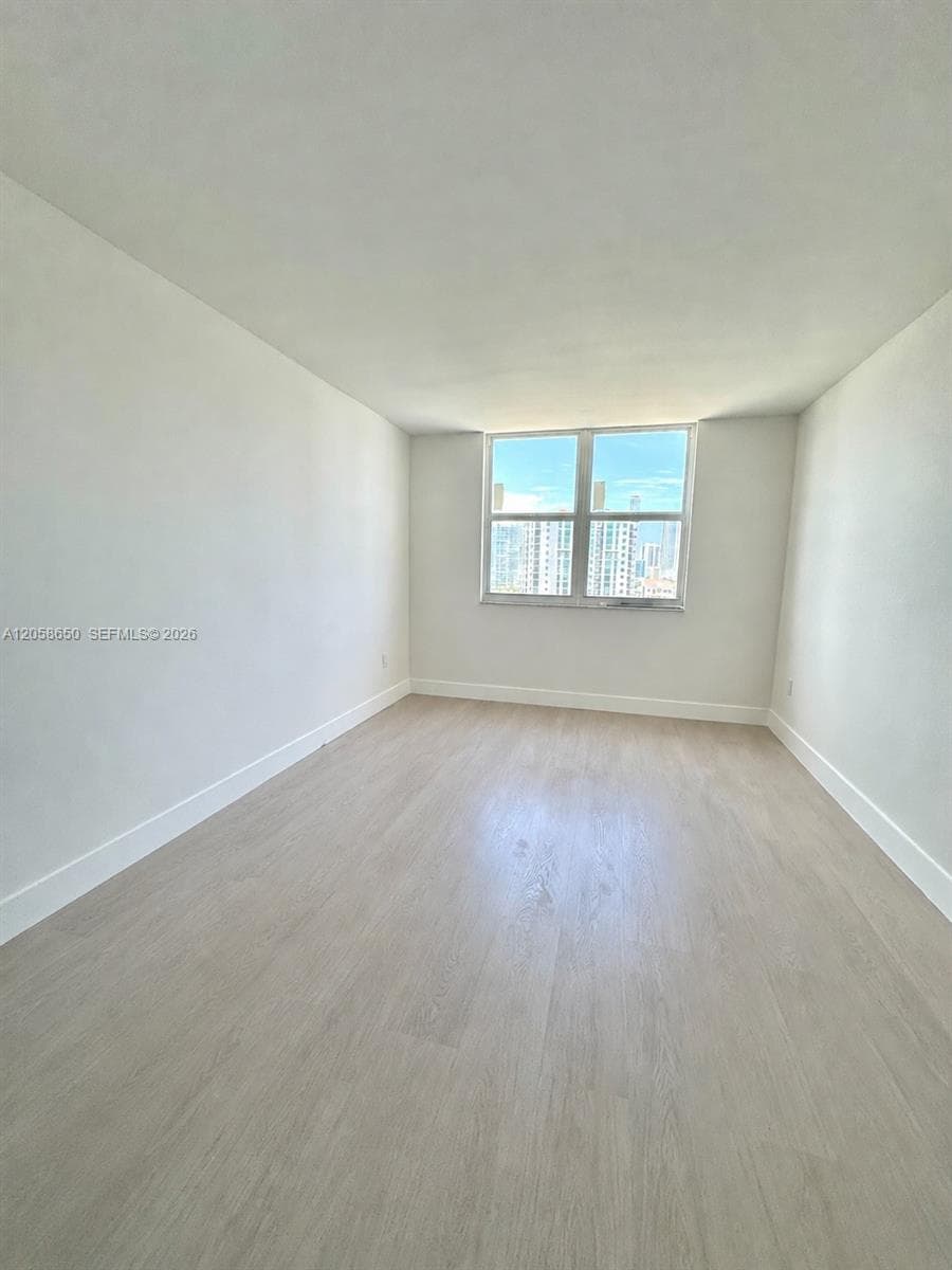 300 Bayview Dr 1201 photo 8