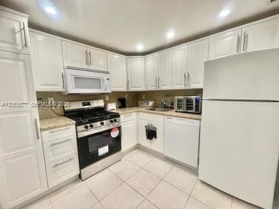 2030 S Ocean Dr 903 photo 6