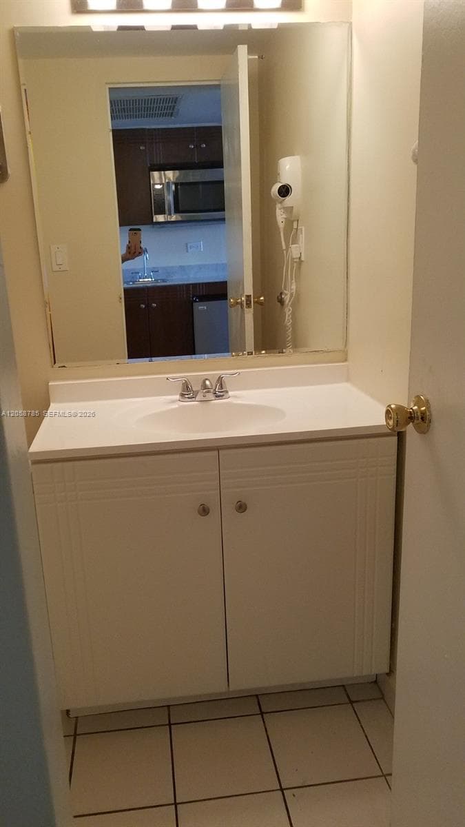 19201 Collins Ave 429 photo 3