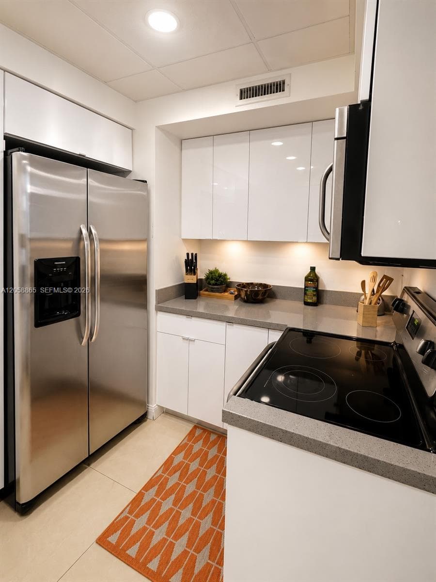 3505 S Ocean Dr 411 photo 2
