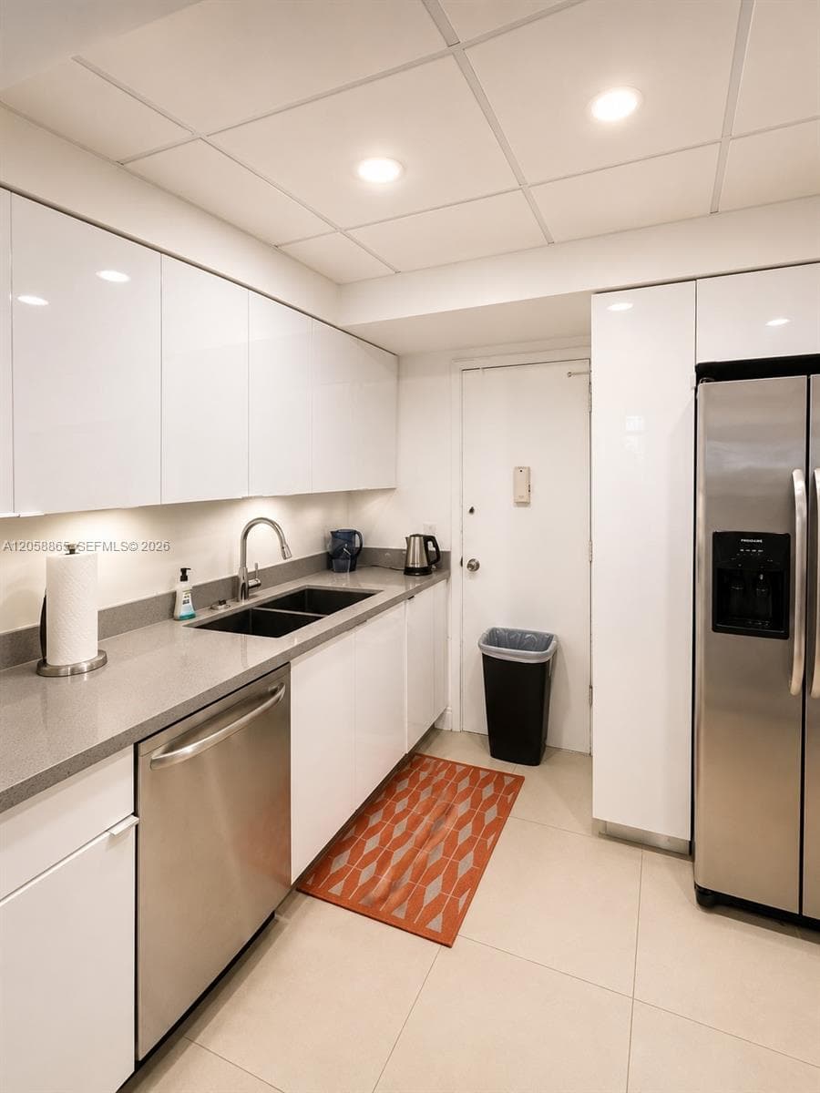3505 S Ocean Dr 411 photo 3