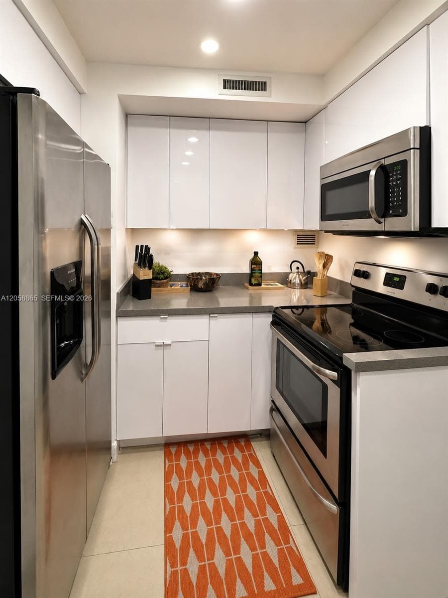 3505 S Ocean Dr 411 photo 1