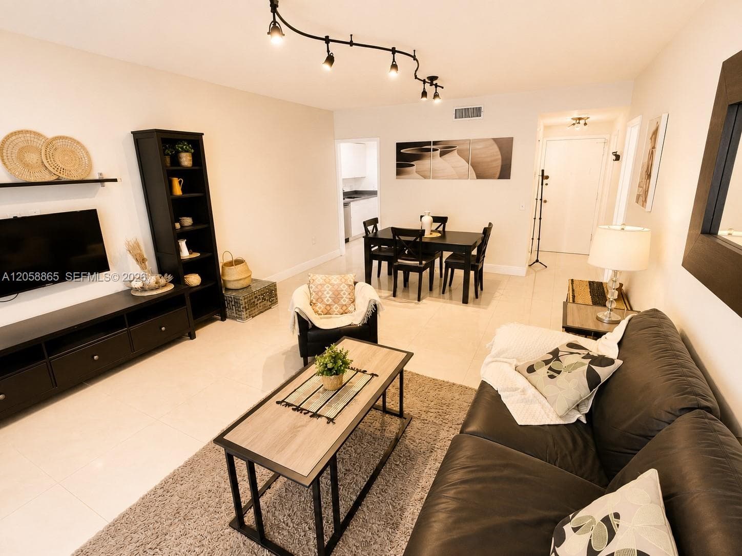 3505 S Ocean Dr 411 photo 9