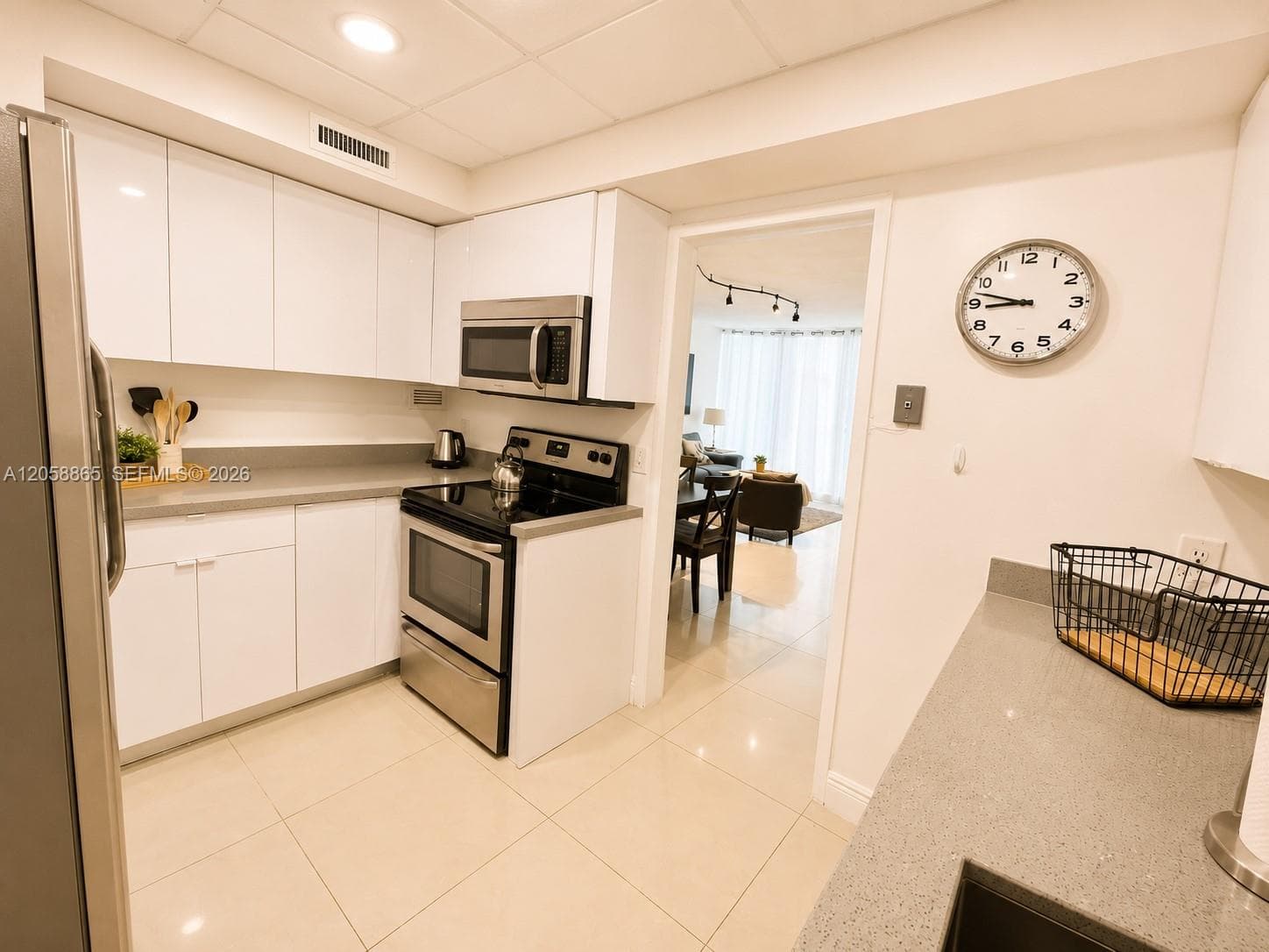 3505 S Ocean Dr 411 photo 11