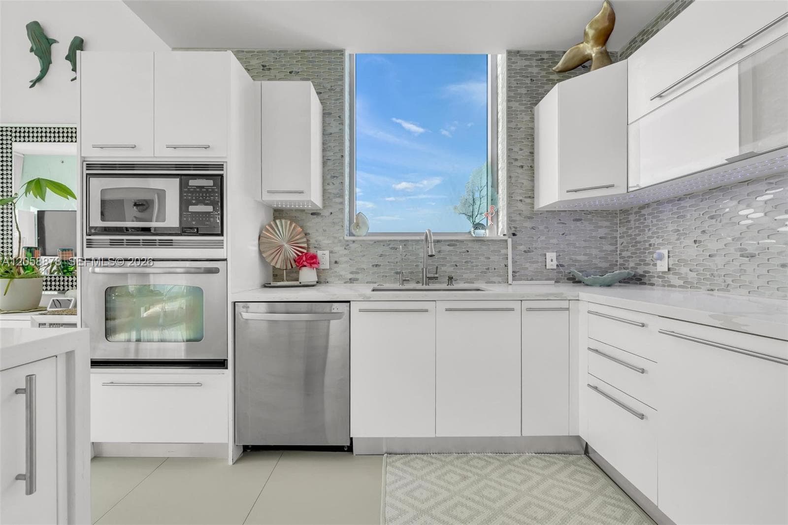 7930 East Dr 1408 photo 8
