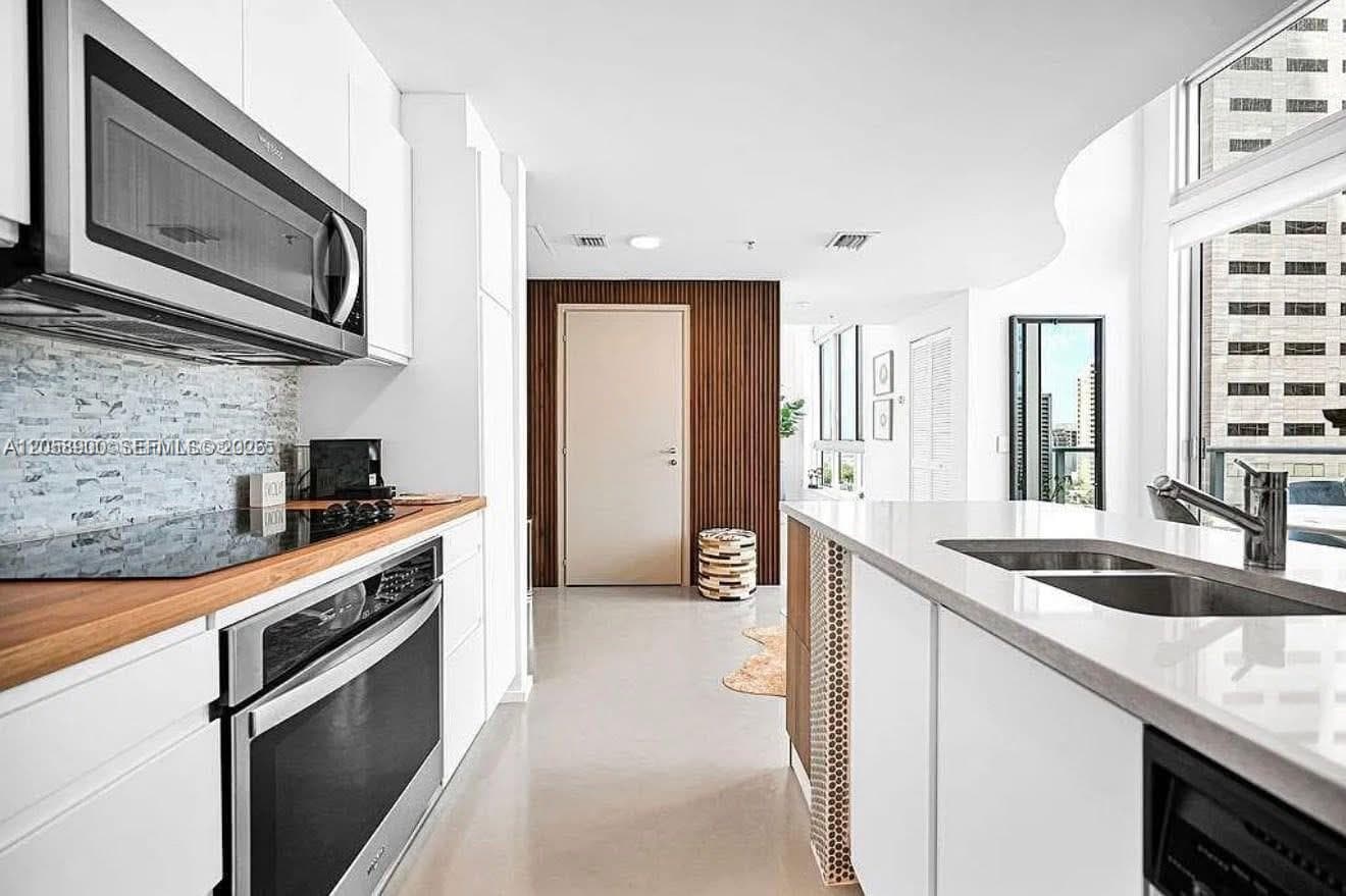 300 S Biscayne Blvd L-1232 photo 7