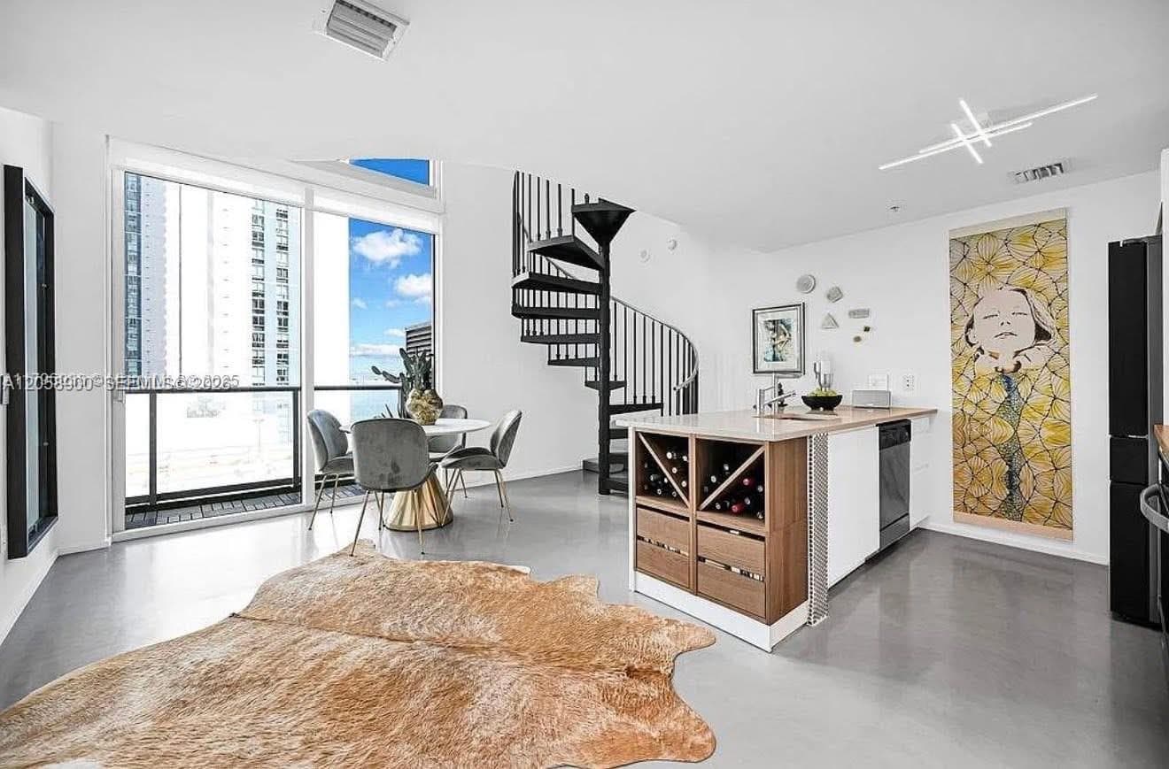 300 S Biscayne Blvd L-1232 photo 1