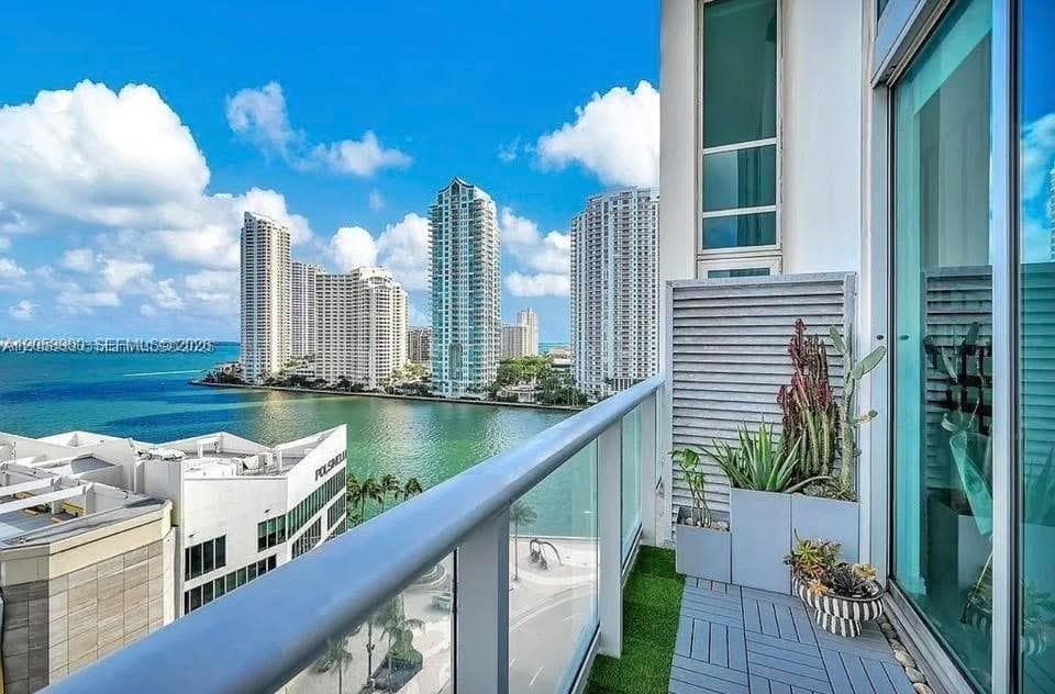 300 S Biscayne Blvd L-1232 photo 14