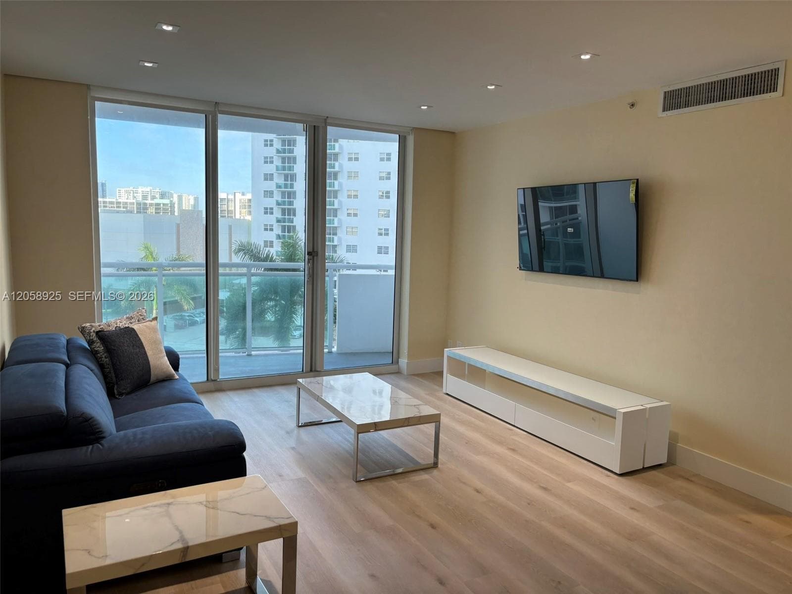3001 S Ocean Dr 639 photo 2