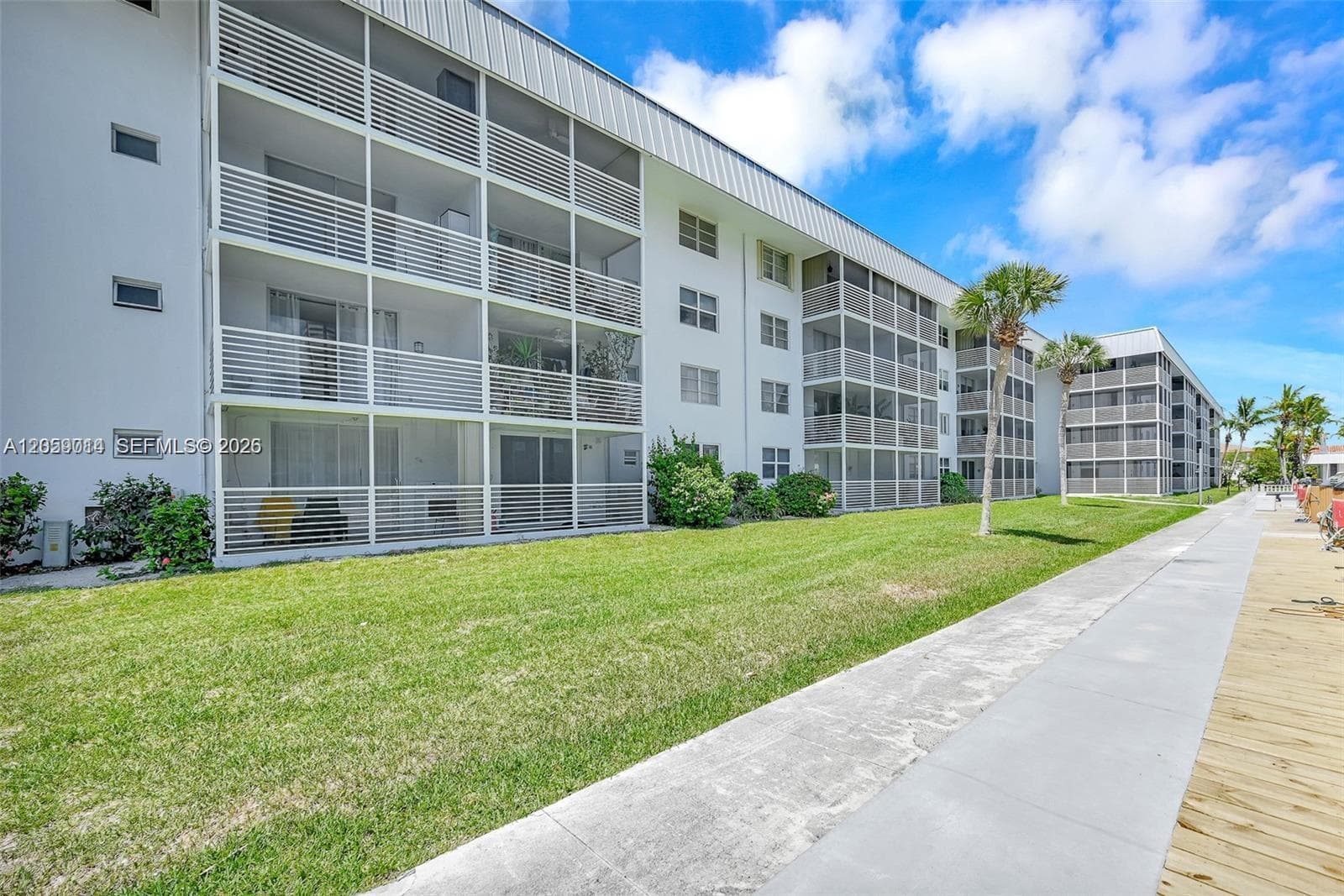 3750 NE 169th St 409 photo 13