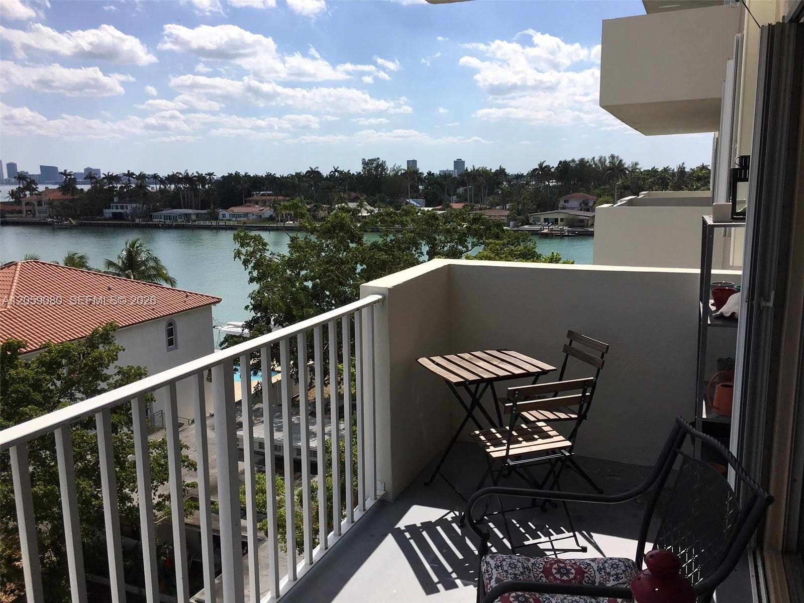 1455 N Treasure Dr 6L photo 3