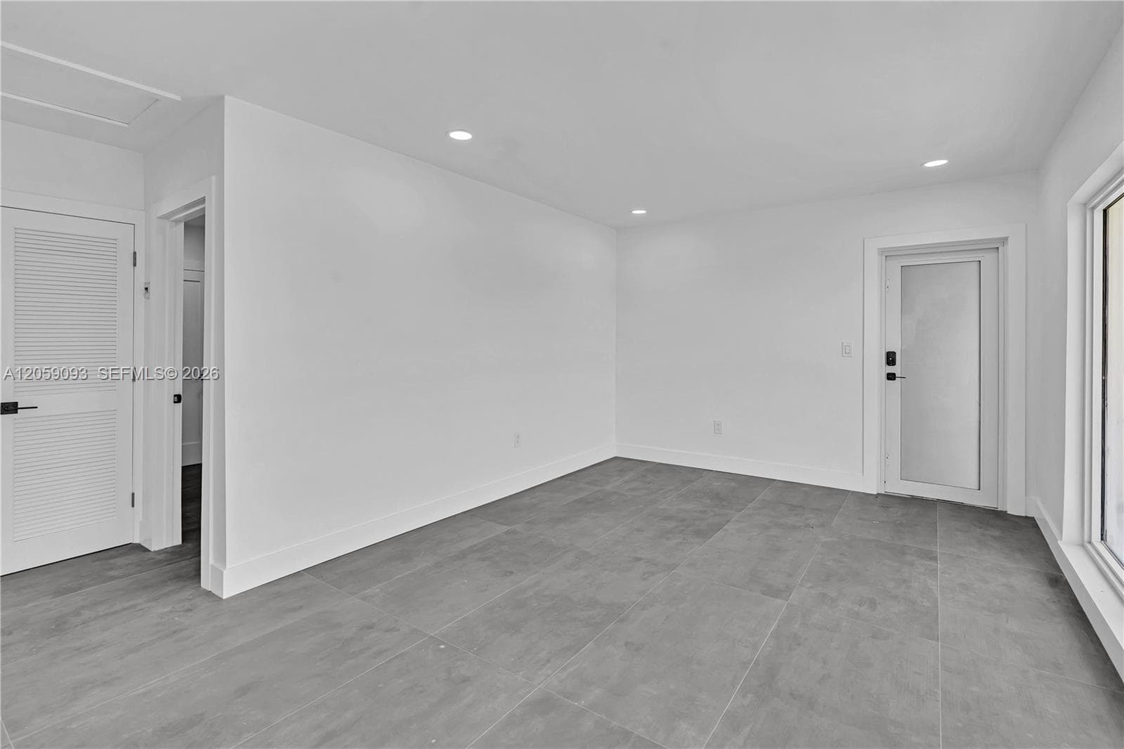 11900 N Bayshore Dr 206 photo 2