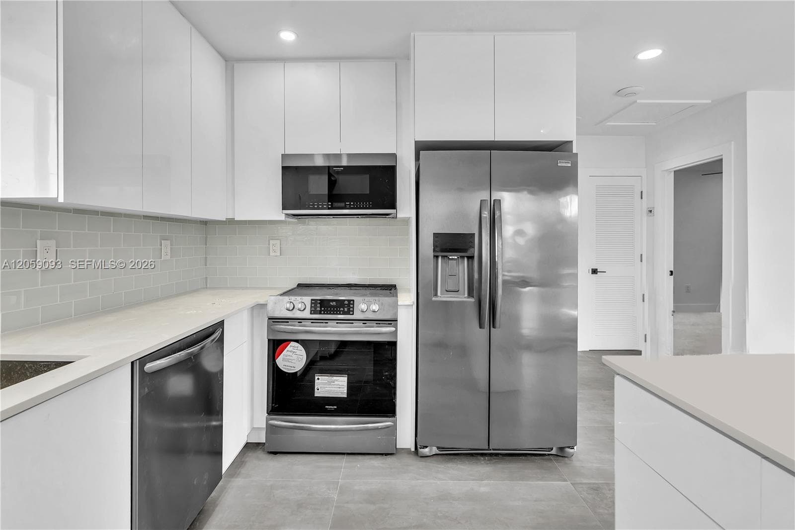 11900 N Bayshore Dr 206 photo 3