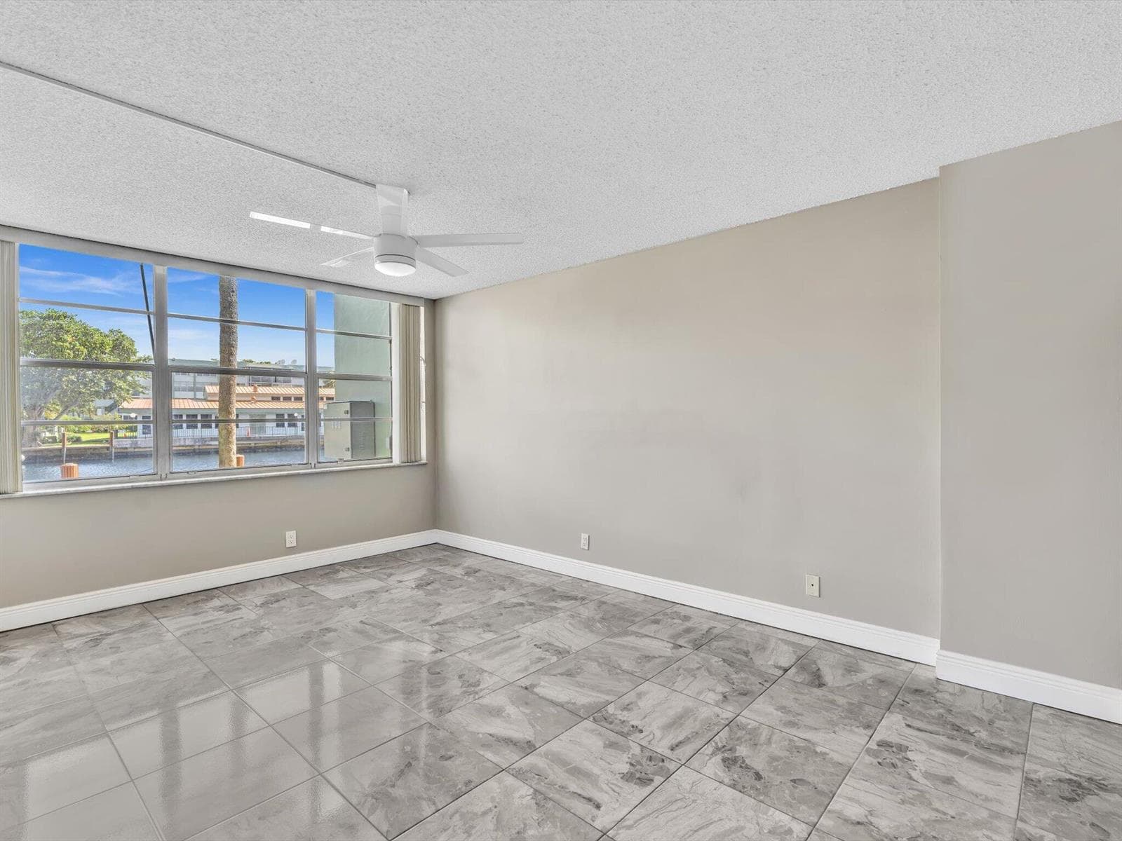 2741 TAFT Street 104 photo 12