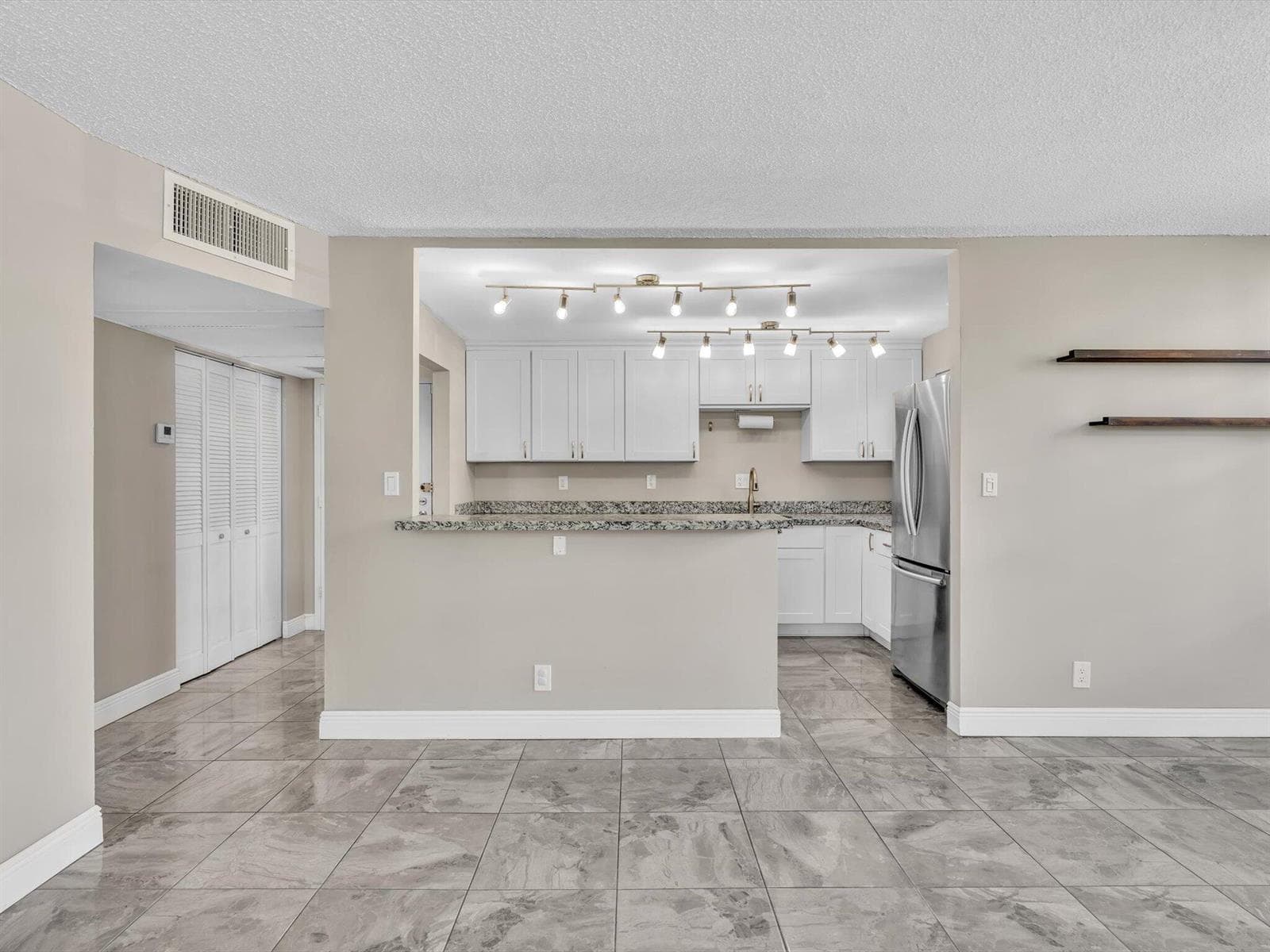 2741 TAFT Street 104 photo 24