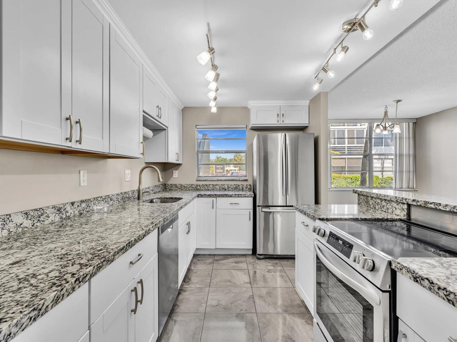 2741 TAFT Street 104 photo 4