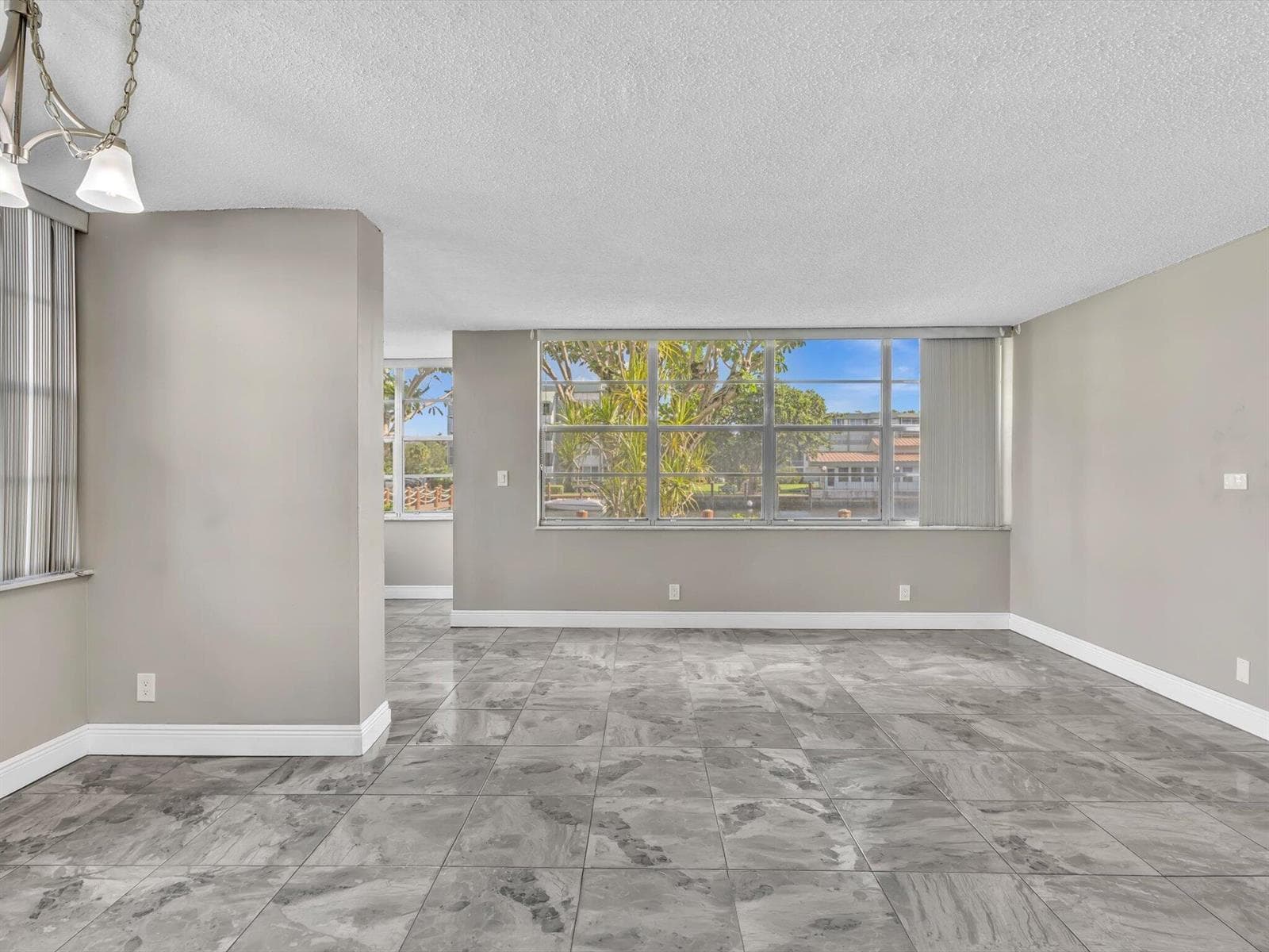 2741 TAFT Street 104 photo 8