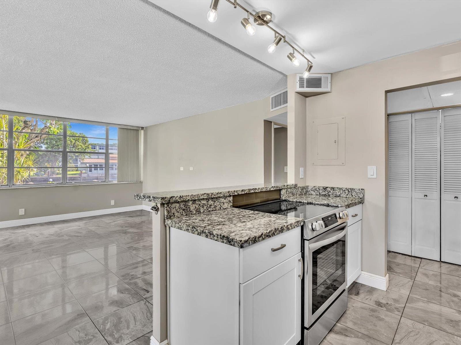 2741 TAFT Street 104 photo 21