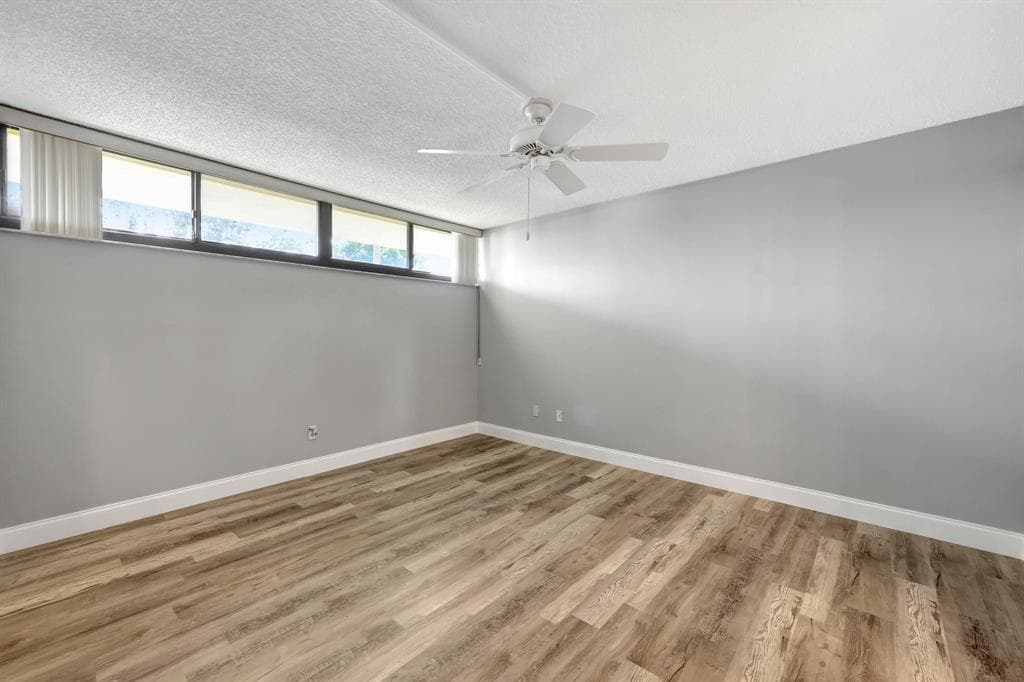 1950 SW Palm City Road 5-104 photo 6