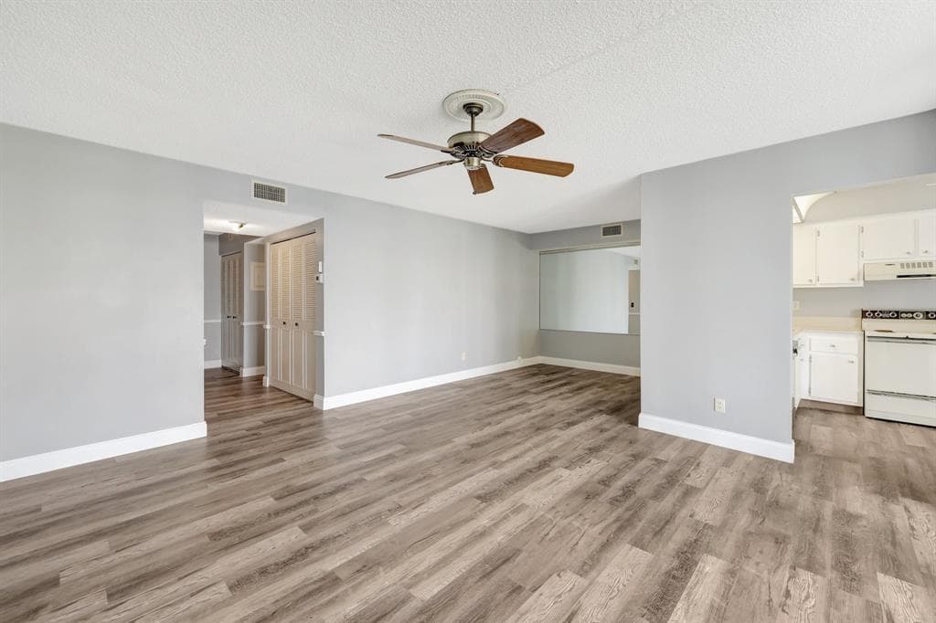 1950 SW Palm City Road 5-104 photo 17