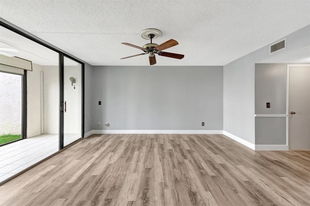 1950 SW Palm City Road 5-104 photo 10