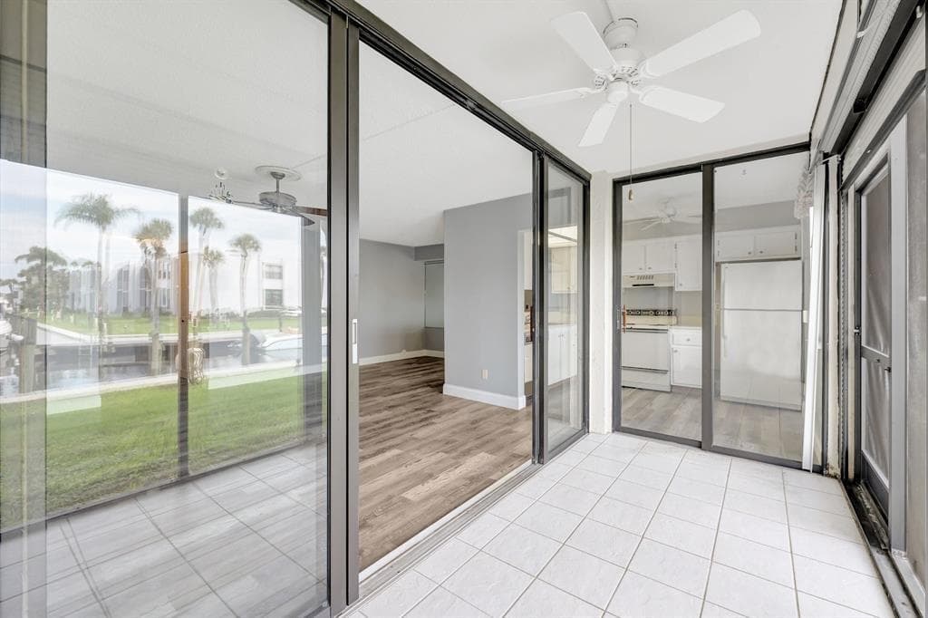 1950 SW Palm City Road 5-104 photo 14