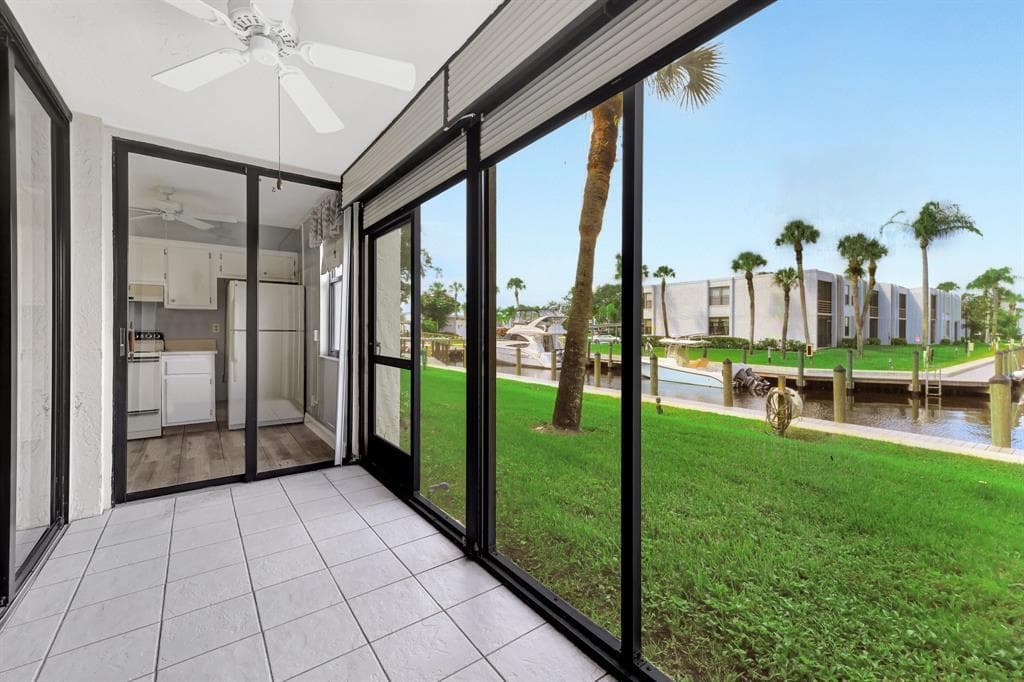 1950 SW Palm City Road 5-104 photo 15