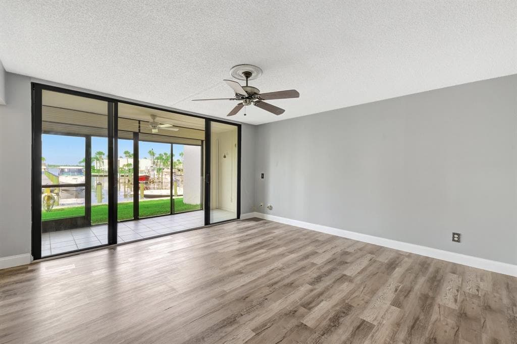 1950 SW Palm City Road 5-104 photo 11