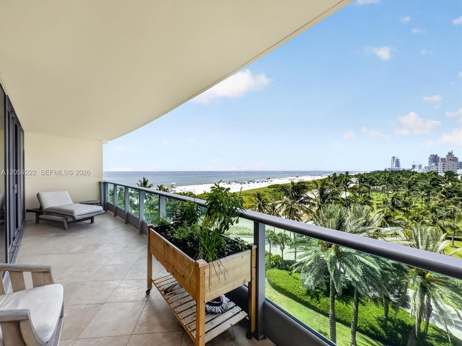 1455 Ocean Dr 704 photo 1