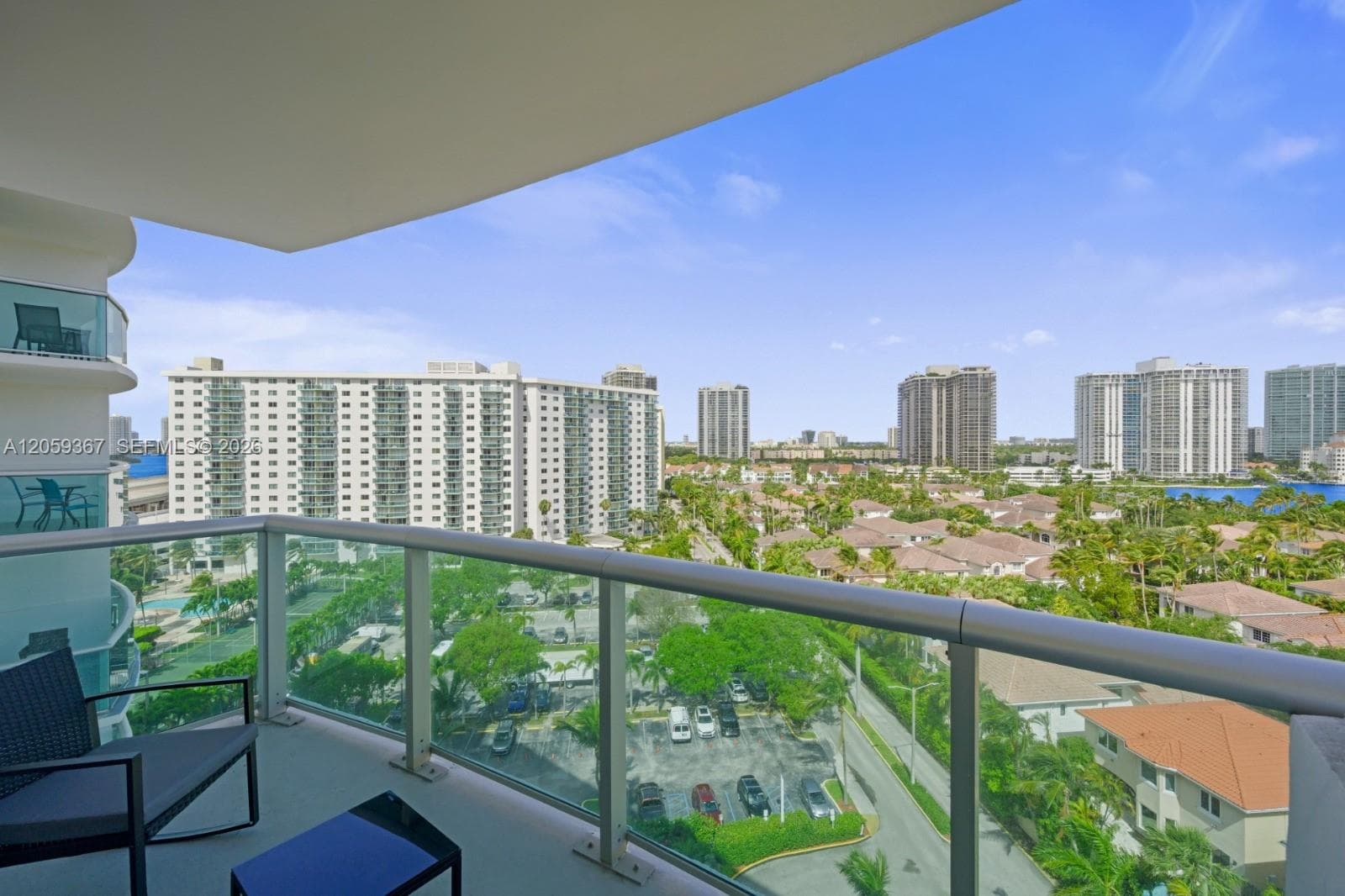 19370 Collins Ave 1122 photo 3