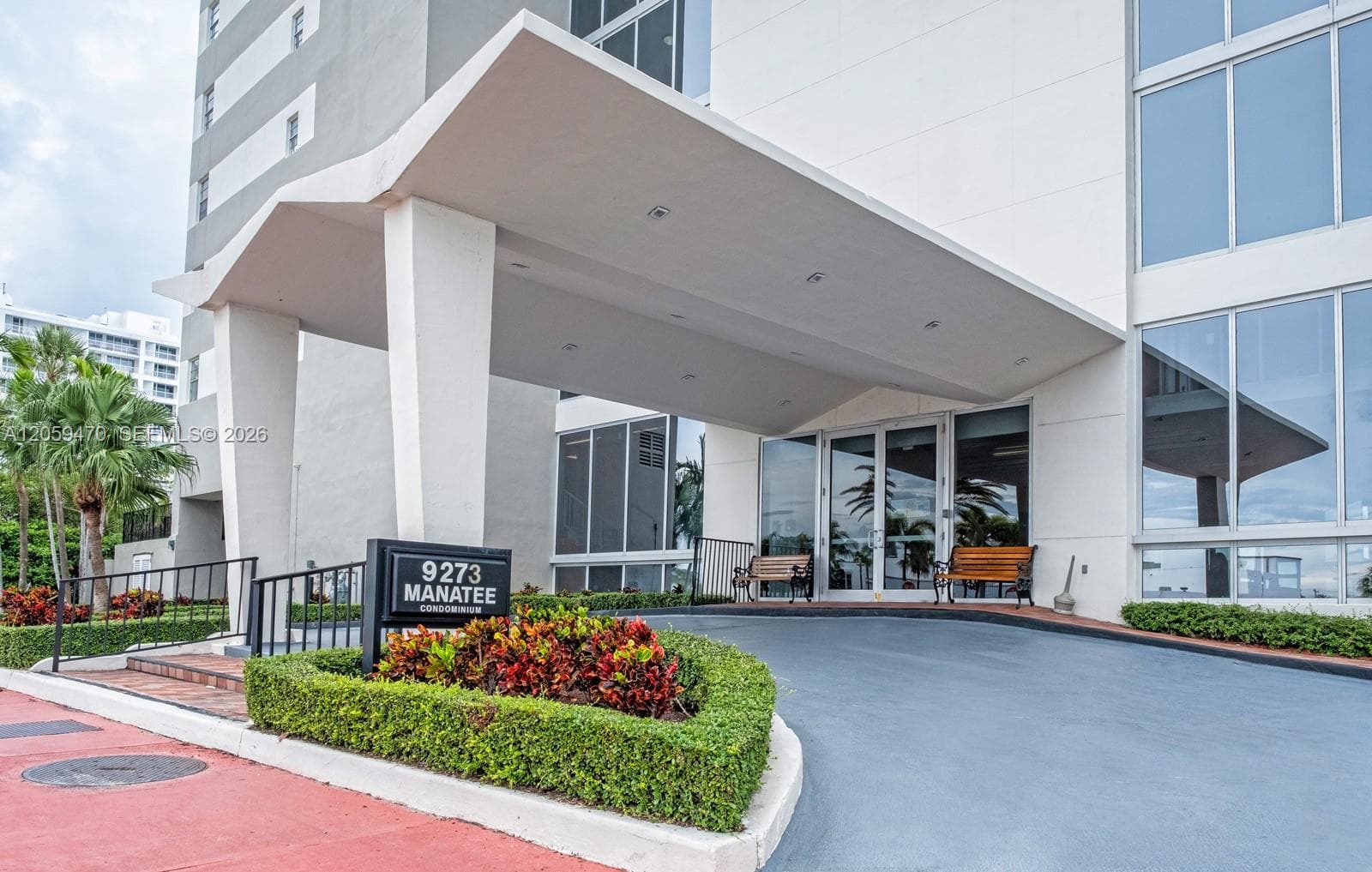 9273 Collins Ave 212 photo 4