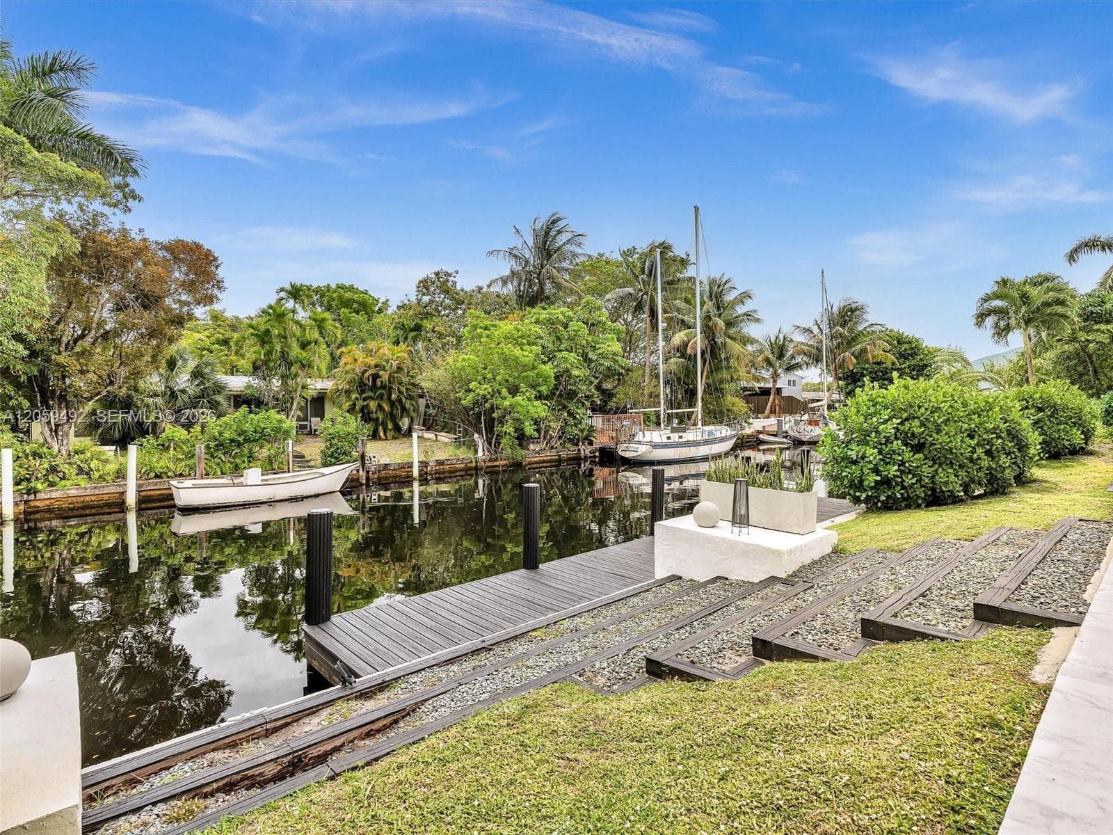 2448 Okeechobee Ln photo 4