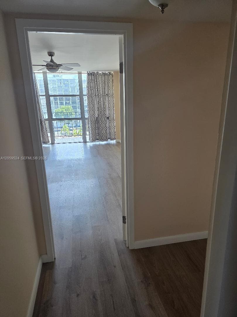 800 Parkview Dr 716 photo 14