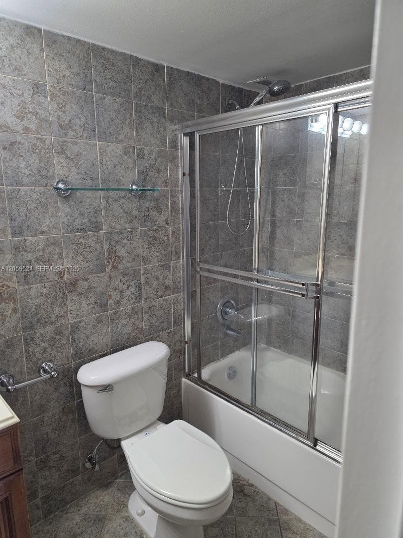800 Parkview Dr 716 photo 18