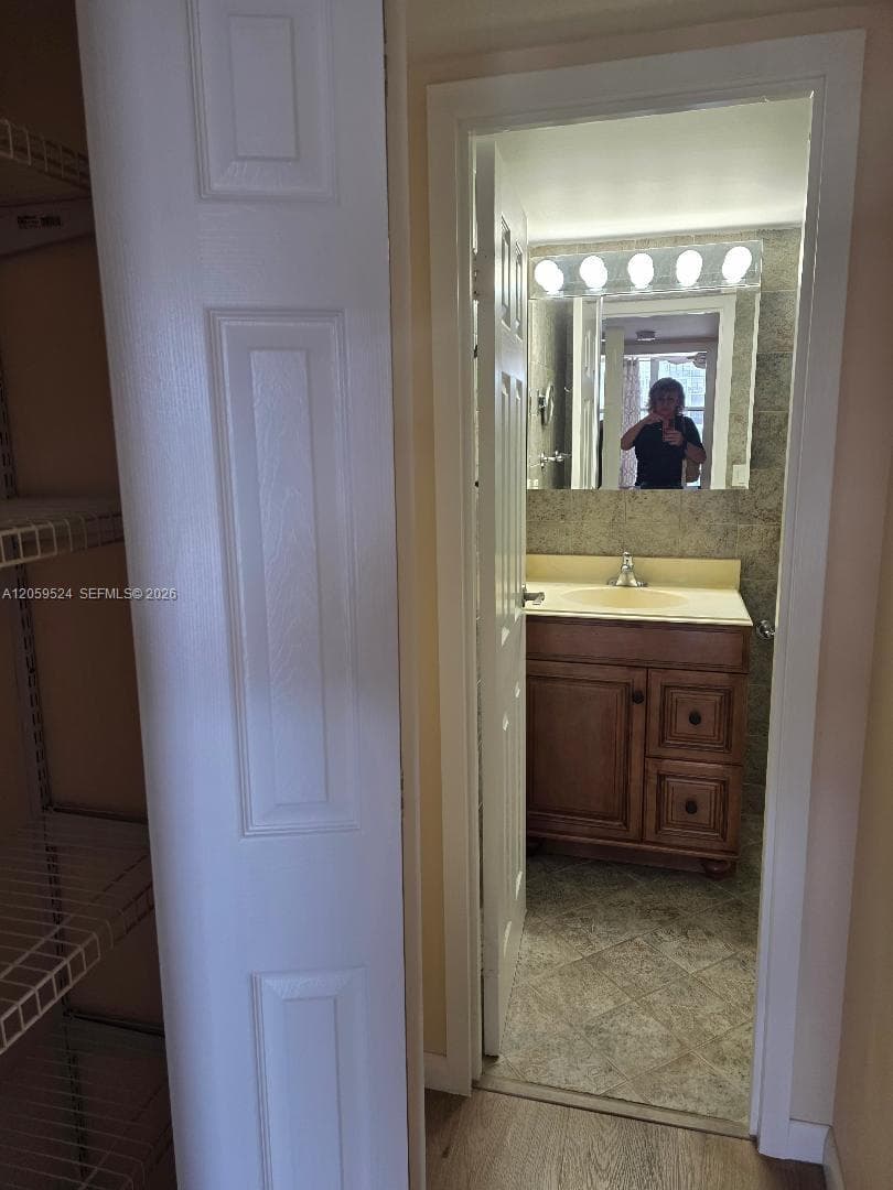 800 Parkview Dr 716 photo 19