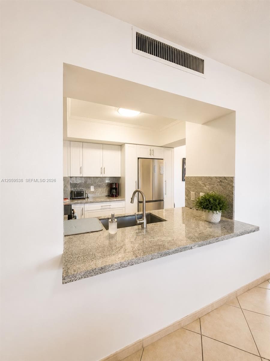 3505 S Ocean Dr 401 photo 4