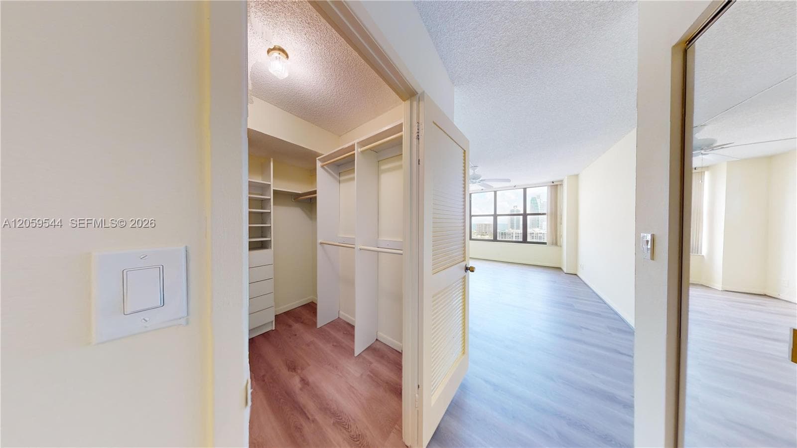 2500 Parkview Dr 1804 photo 23