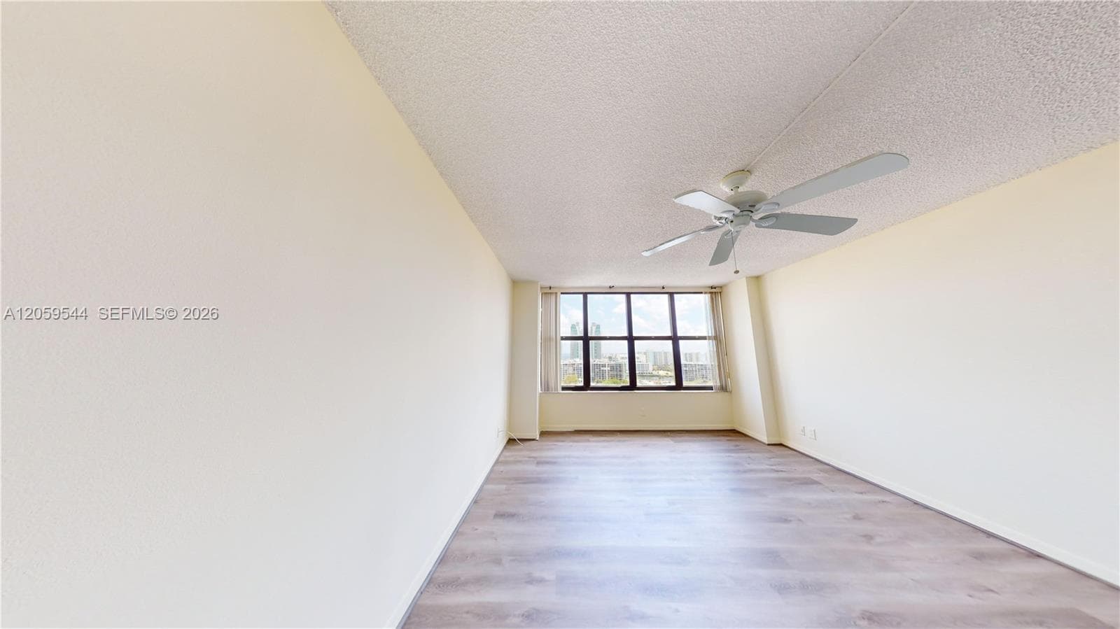 2500 Parkview Dr 1804 photo 22