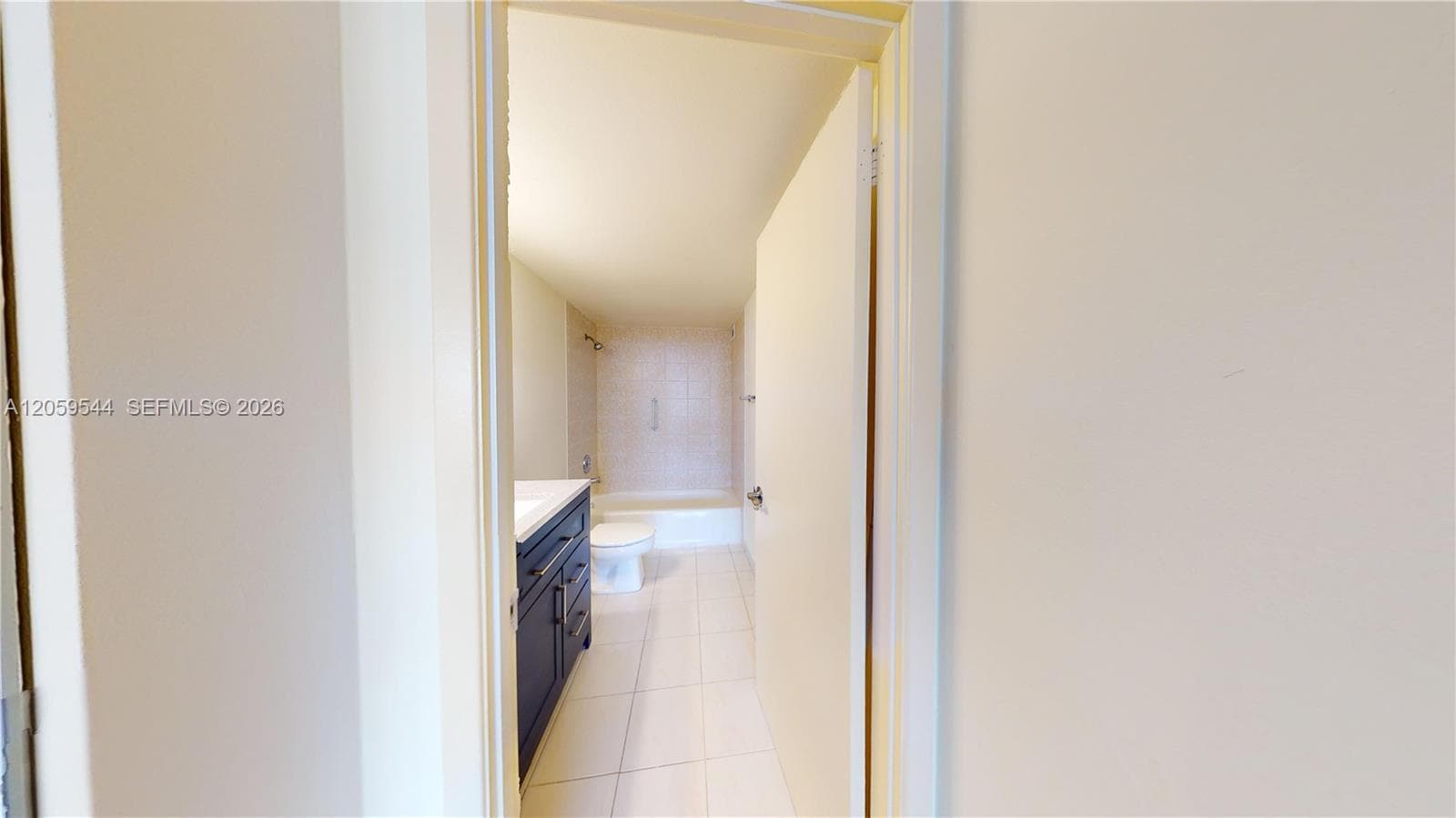 2500 Parkview Dr 1804 photo 24